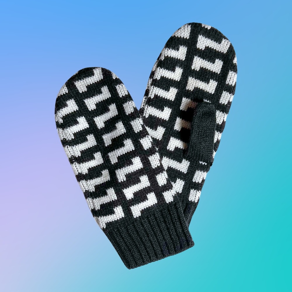 GUC ❄️ ASOS mittens in black and white pattern.